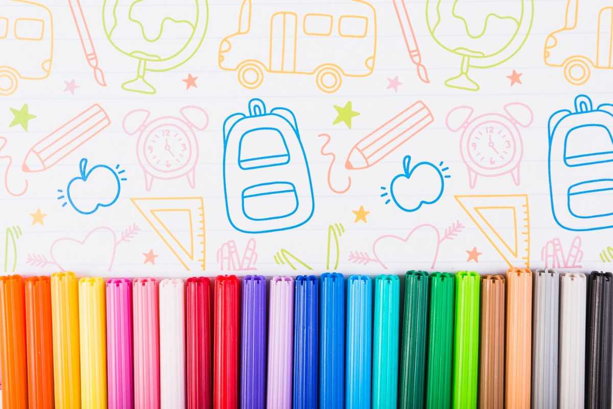 Hobby para relaxar: colorir desenhos com canetinhas vira tendência