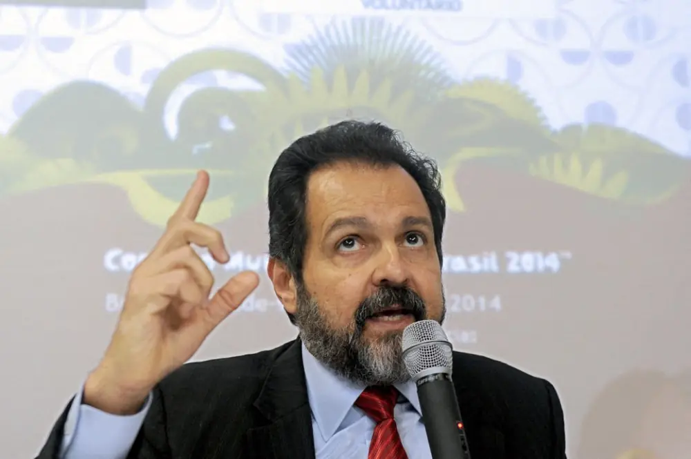 PT brasiliense fecha chapa com Agnelo e exclui Magela