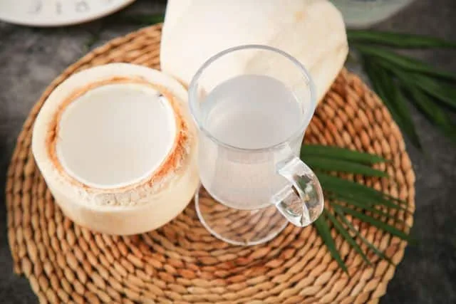 8 benefícios para a saúde da água de coco