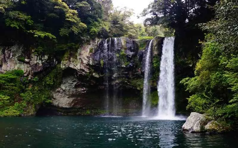 8 cidades para morar com cachoeiras