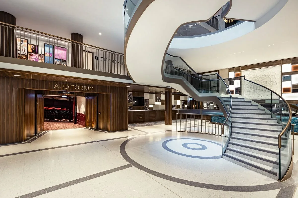 Antes e Depois: Design de Interiores Contemporâneo do Lobby