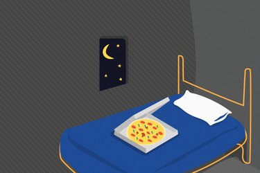 ilustração de caixa de pizza na cama com edredom azul no quarto cinza com janela mostrando lua e estrelas
