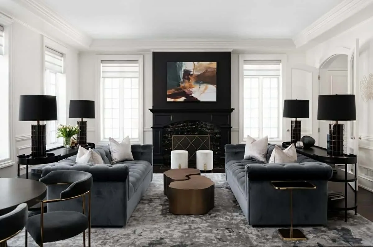 Sala de Estar Sofisticada em Preto e Branco