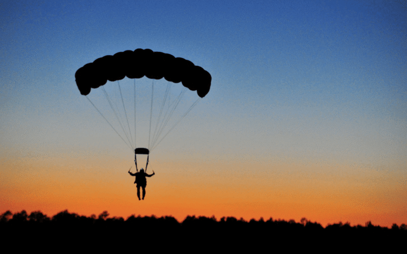 6 coisas que você deve saber antes de saltar de paraquedas 