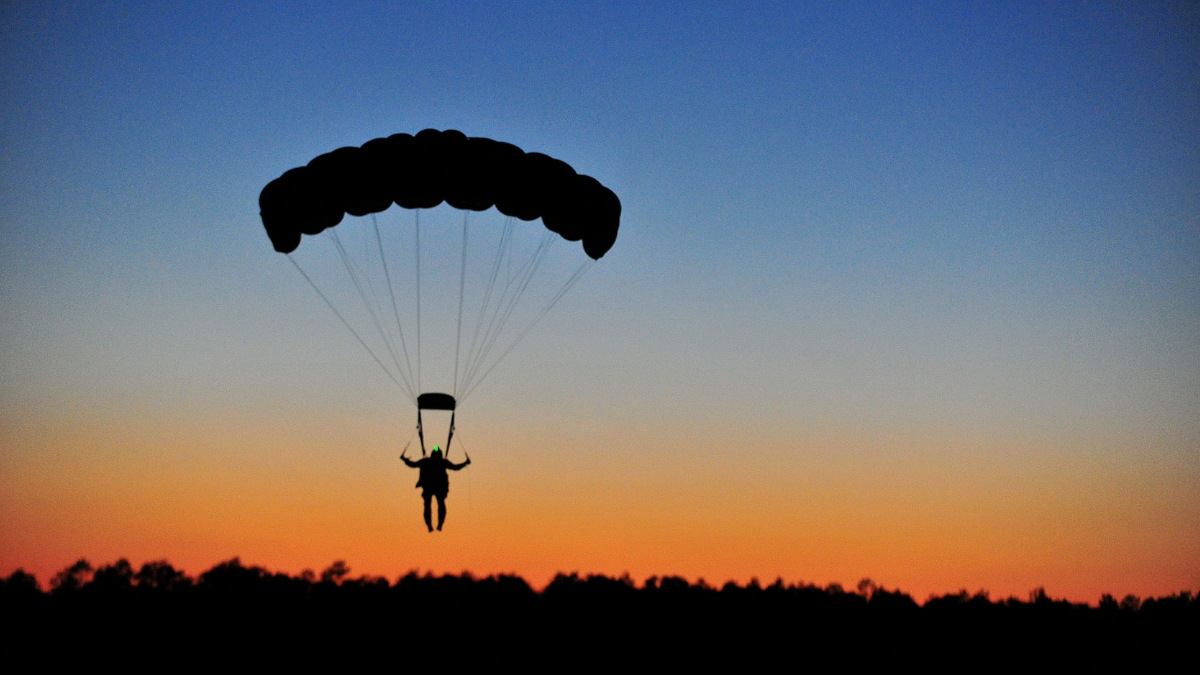 6 coisas que você deve saber antes de saltar de paraquedas 