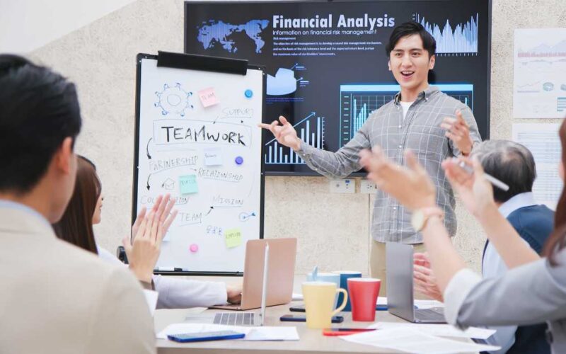 Starbursting: técnica incentiva ideias inovadoras em equipe