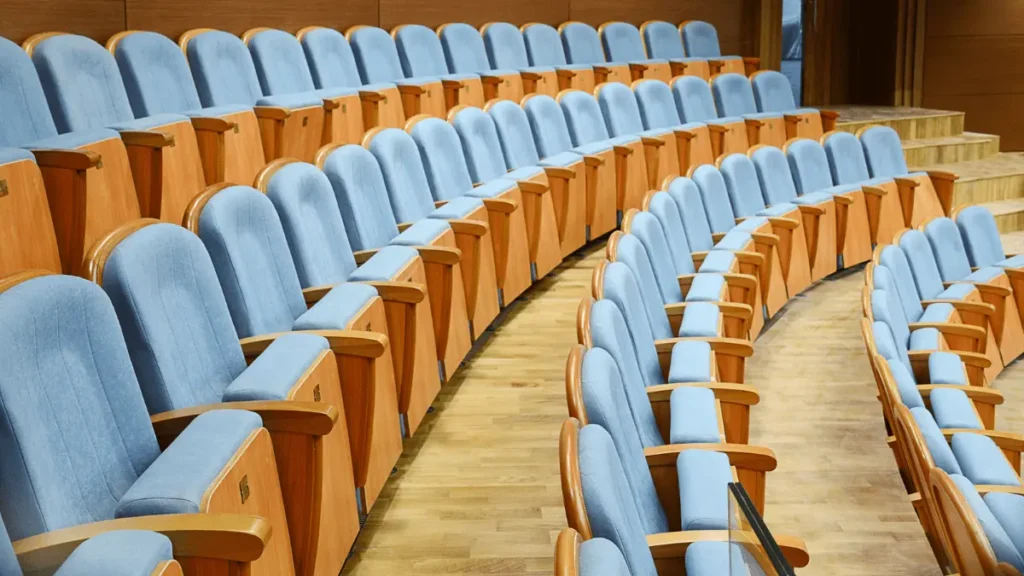 Como as cadeiras para igreja acompanham as novas tendências