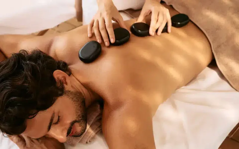 Massagem com Pedras Quentes