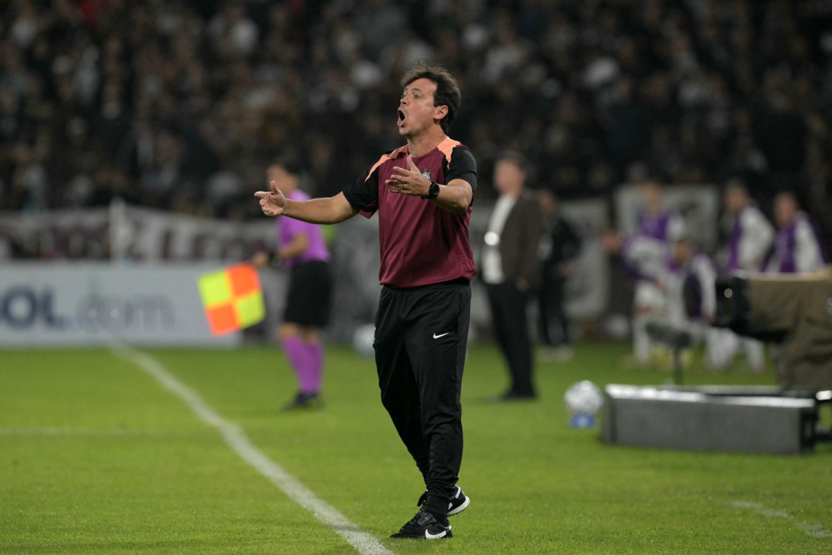 Corinthians e Palmeiras empatam sem gols com confusão