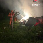 Incêndio atinge carcaças de veículos na Estrutural, DF