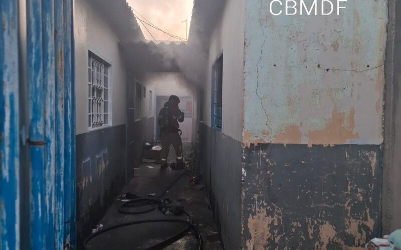 Incêndio em casa no Recanto das Emas mobiliza bombeiros