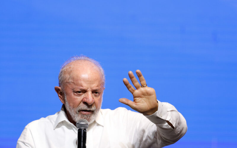 Lula pede a potências fim de guerras