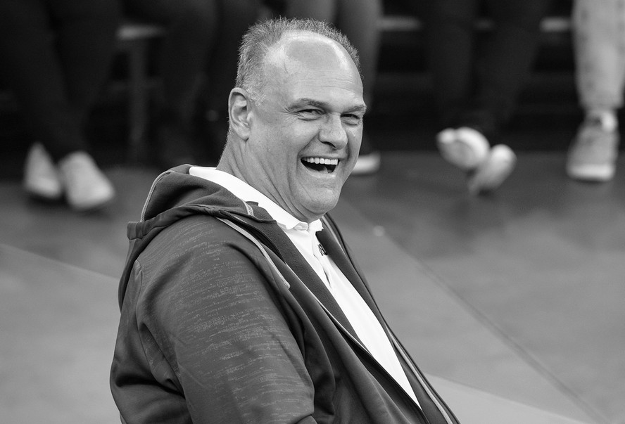 Luto no DF por morte de lenda do basquete