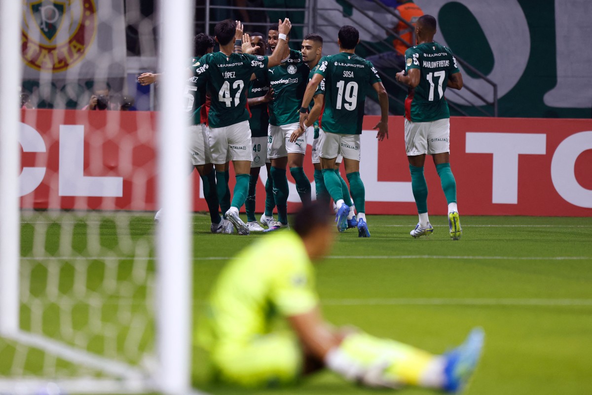 Palmeiras vence com retranca e segue líder invicto