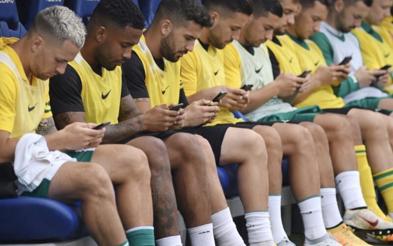 STJD advertiu Depay por celular no banco