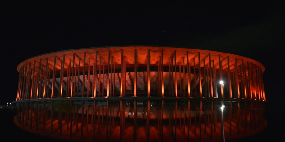 Brasília se ilumina de laranja contra violência infantil