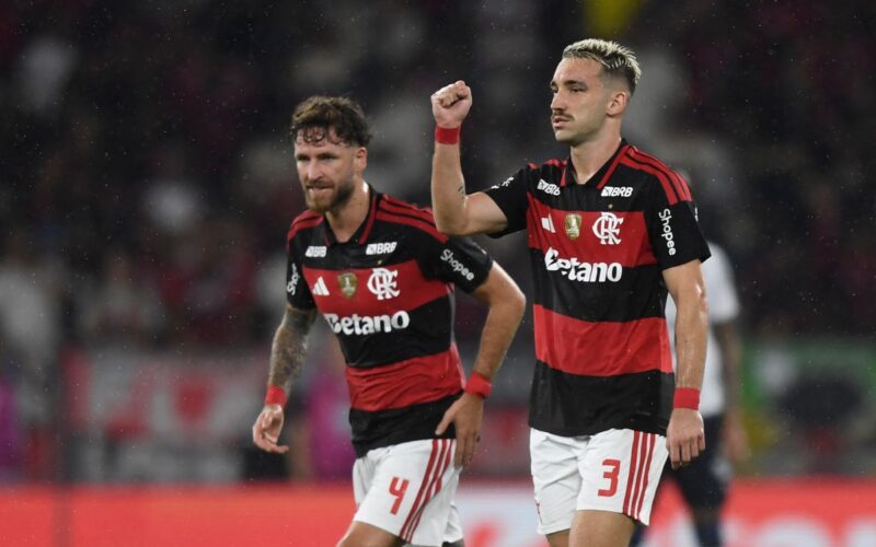 Flamengo empata com Athletico e segue a 4 pontos do líder