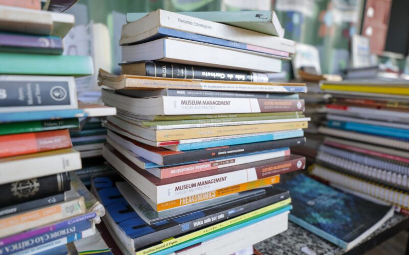 Venda de livros cresce 6,5% no Brasil em 2025
