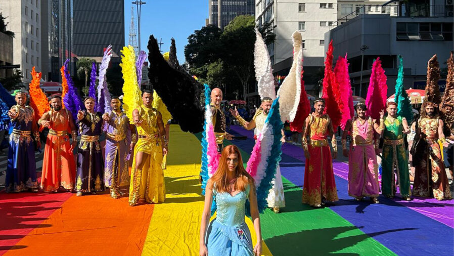 Parada LGBT+ expõe distância da direita e contrasta com Marcha