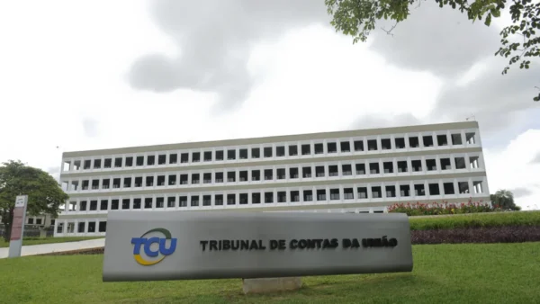 Congressistas vão ao TCU contra licitação de R$ 1 bi no Porto de Santos
