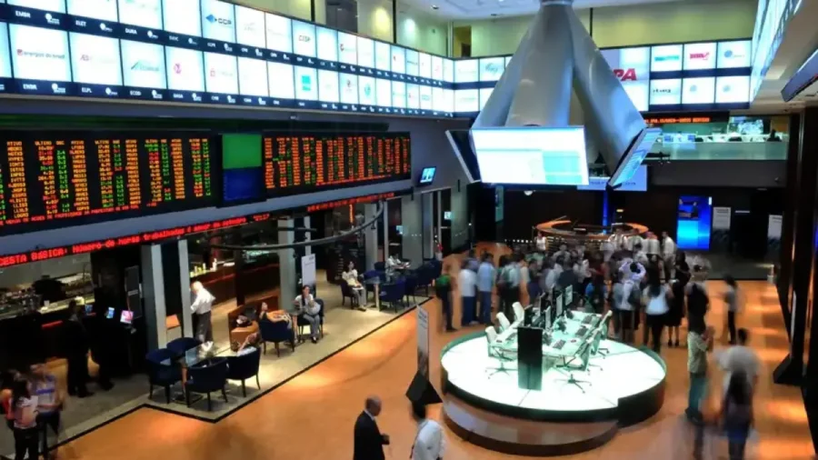 Bolsa abre com atraso na B3; dólar sobe com Fed no radar