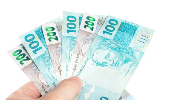 Bancos veem piora do crédito e apertam empréstimos