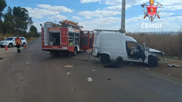 Colisão entre carros deixa quatro feridos na DF-440, em Sobradinho