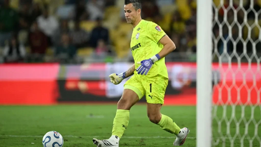 Fluminense vira sobre Palmeiras no fim e ajuda Flamengo no Brasileirão